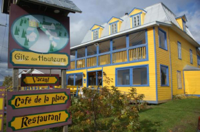 Gîte des Hauteurs et Café de la place